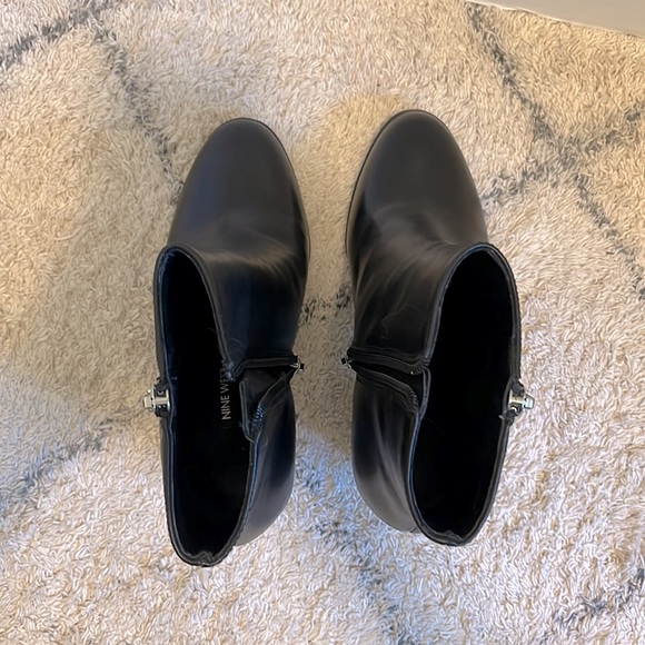 Nine West Size 6.5 Women’s Black Leather Booties - Picture 5 of 7
